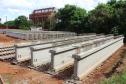 Obras dos novos viadutos de Sarandi - vigas no canteiro