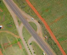 Imagem de drone de rodovia