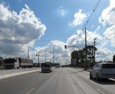 PR-415 em Piraquara - semáforo km 11
