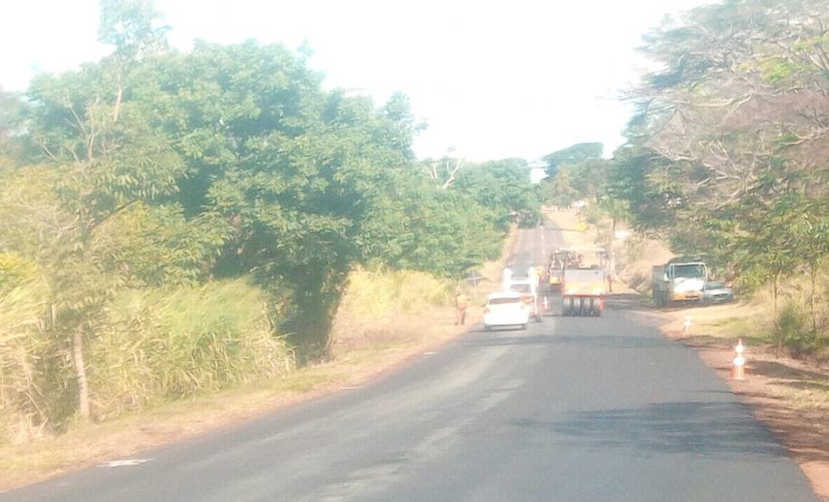 Serviços de conservação em andamento na PR-151 e PR-422