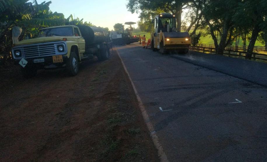 Serviços de conservação em andamento na PR-151 e PR-422