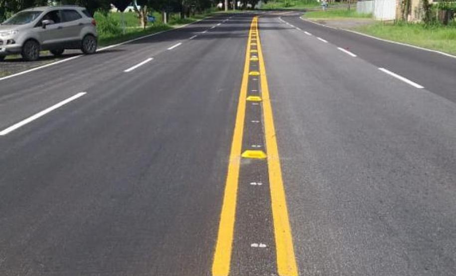 Serviços de conservação do pavimento na PR-412, em Matinhos.