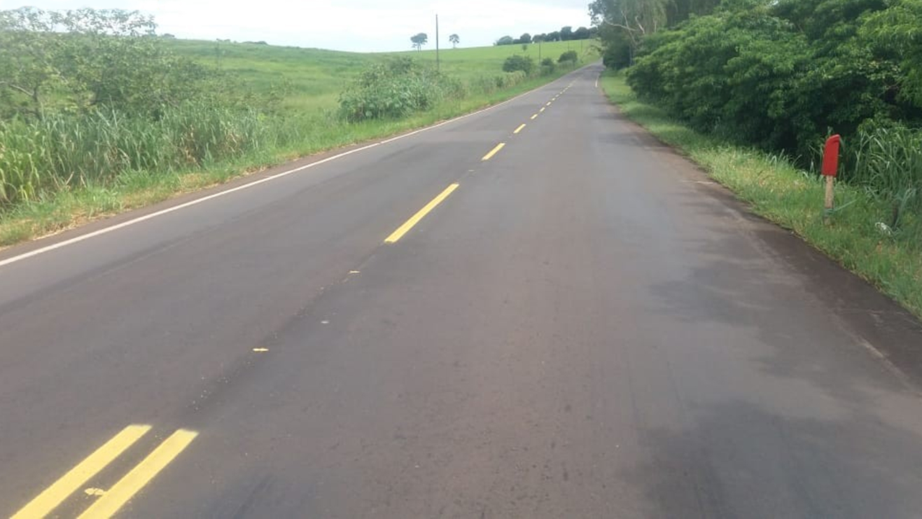 Serviços de sinalização provisória na PR-182, foto Depois