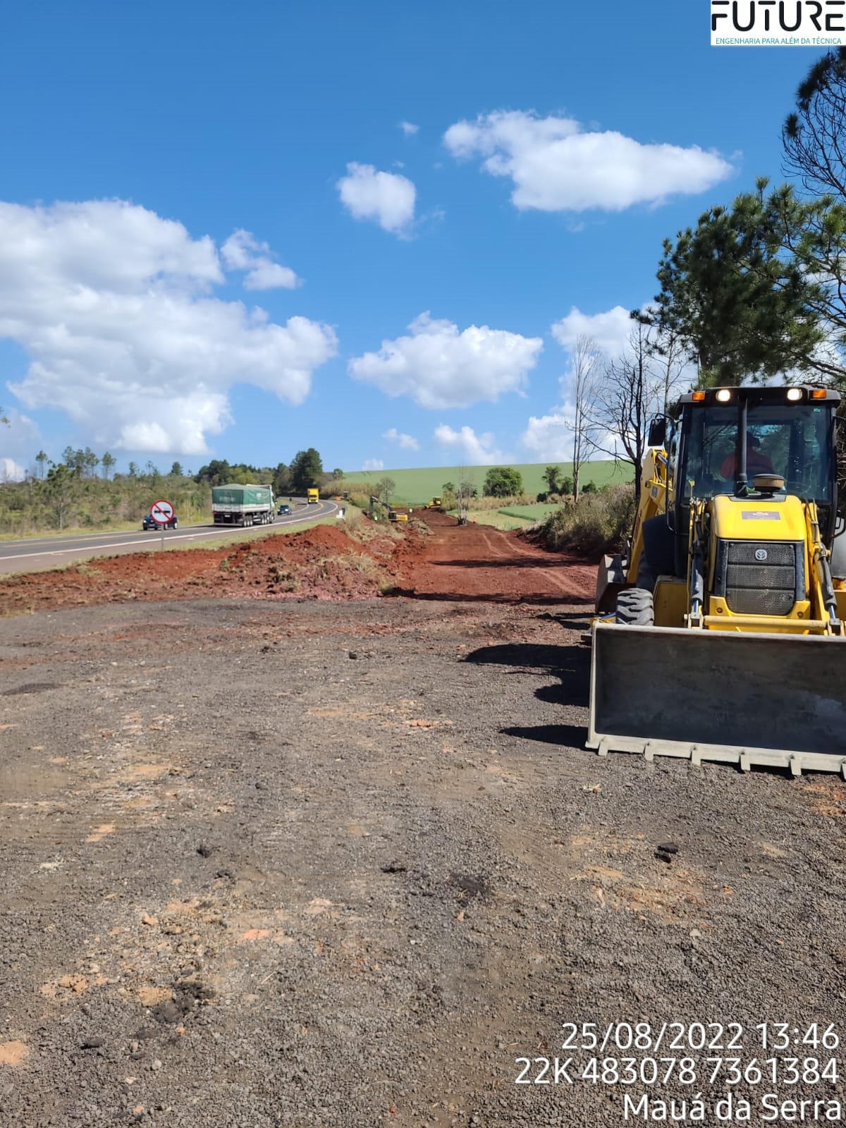 Limpeza de camada vegetal PR-445