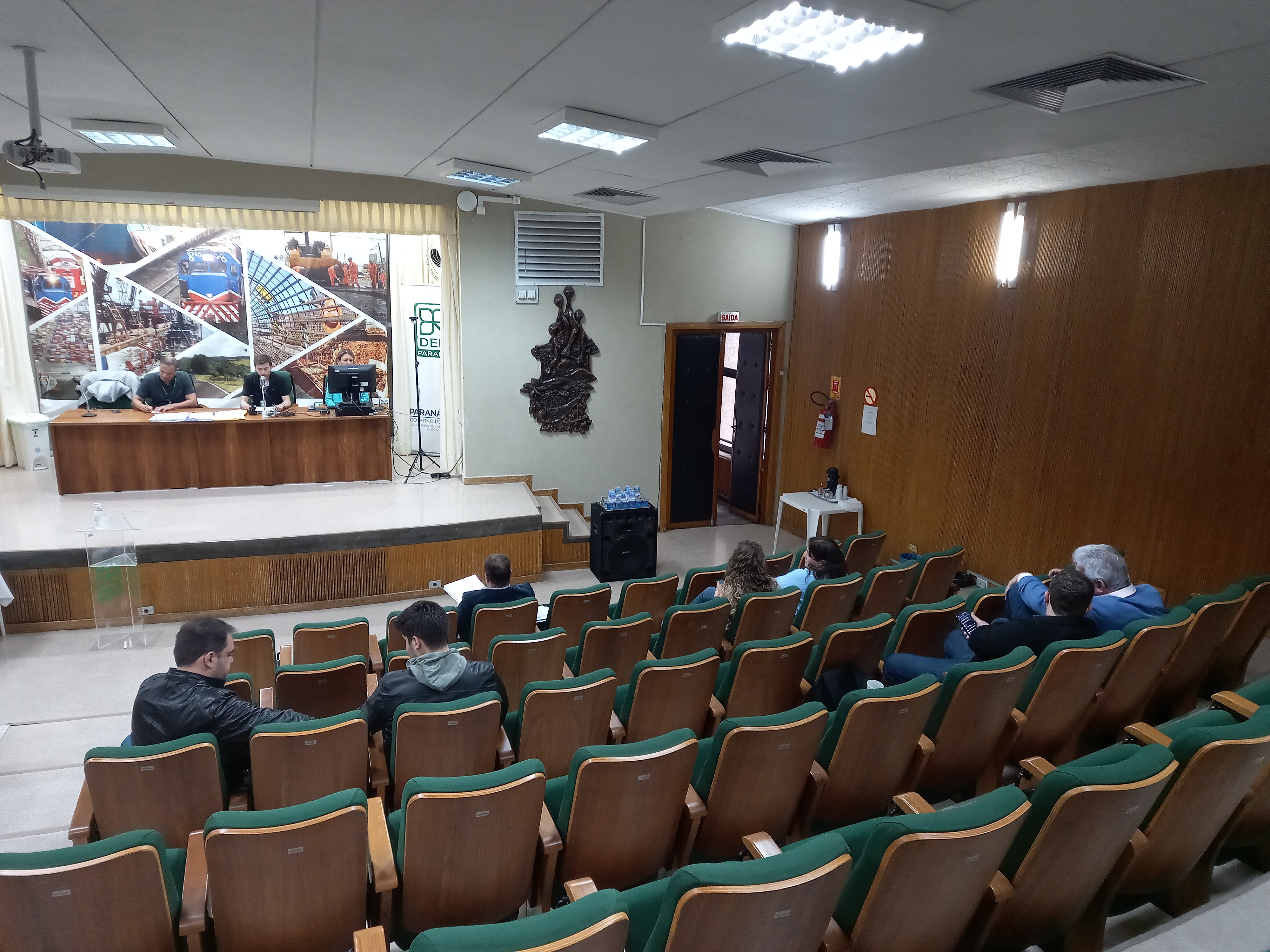 Abertura de envelopes no auditório do DER/PR