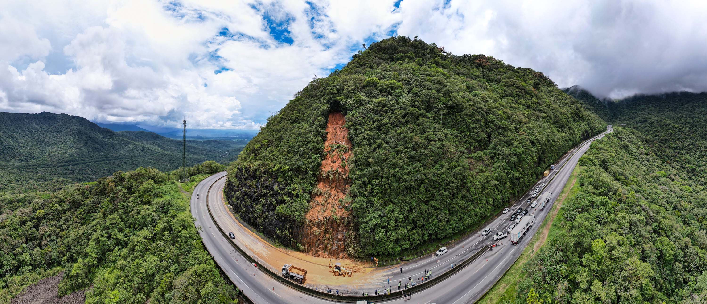 BR-277 foi liberada parcialmente na tarde desta quarta-feira