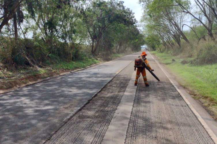 Serviços Proconserva na PR-576 Aparecida do Ivaí