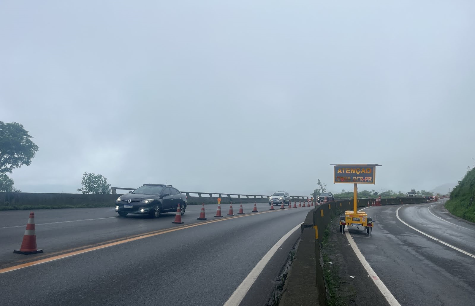 Após novas chuvas, BR-277 no litoral volta a ter pista simples