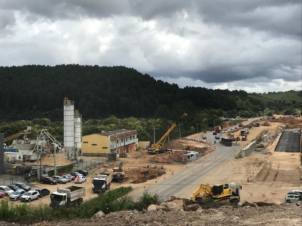 Serviços da duplicação da Rodovia dos Minérios