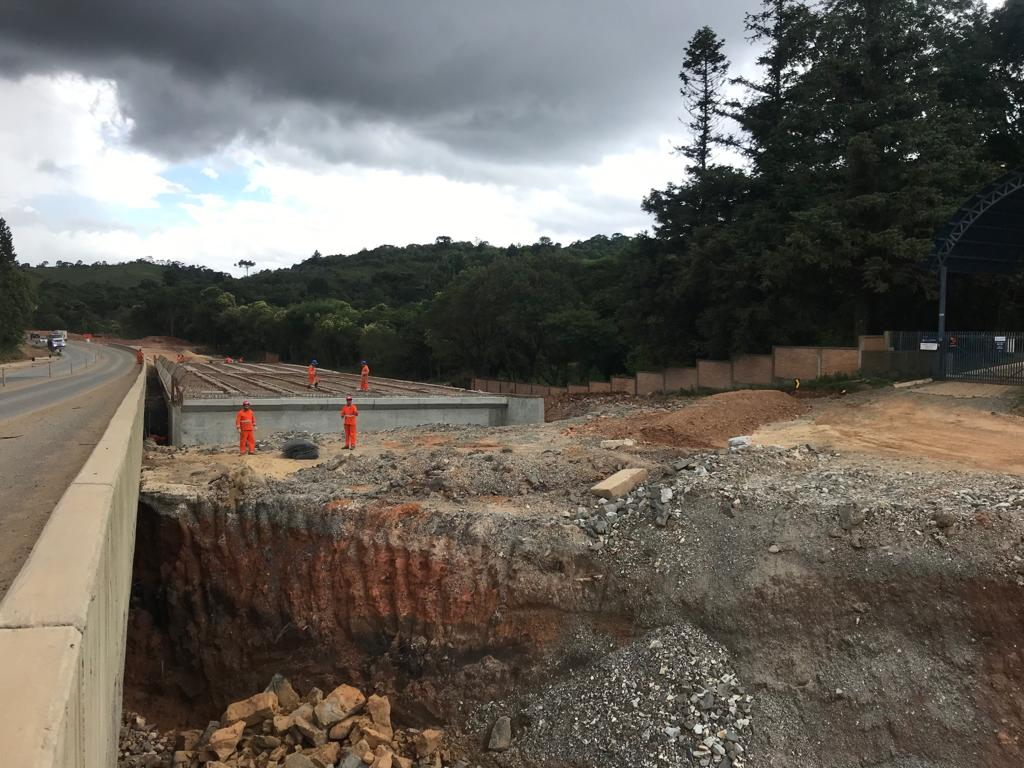 Serviços da duplicação da Rodovia dos Minérios