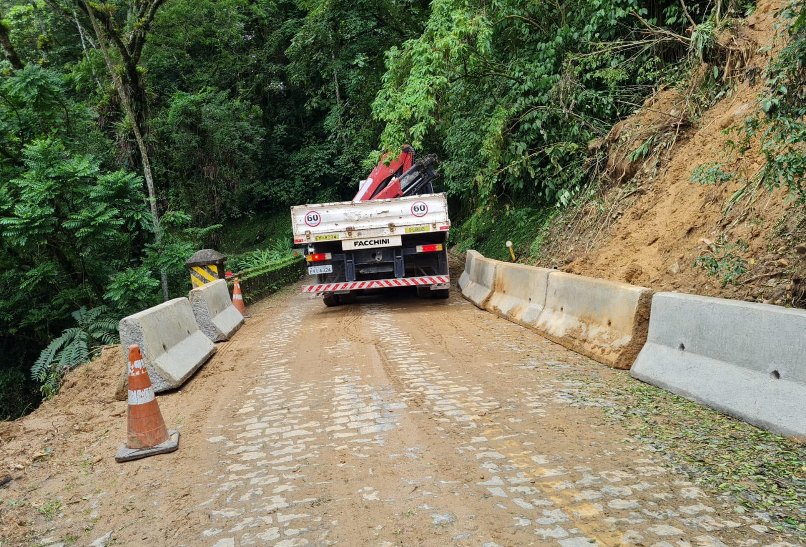Implantação de barreiras New Jersey