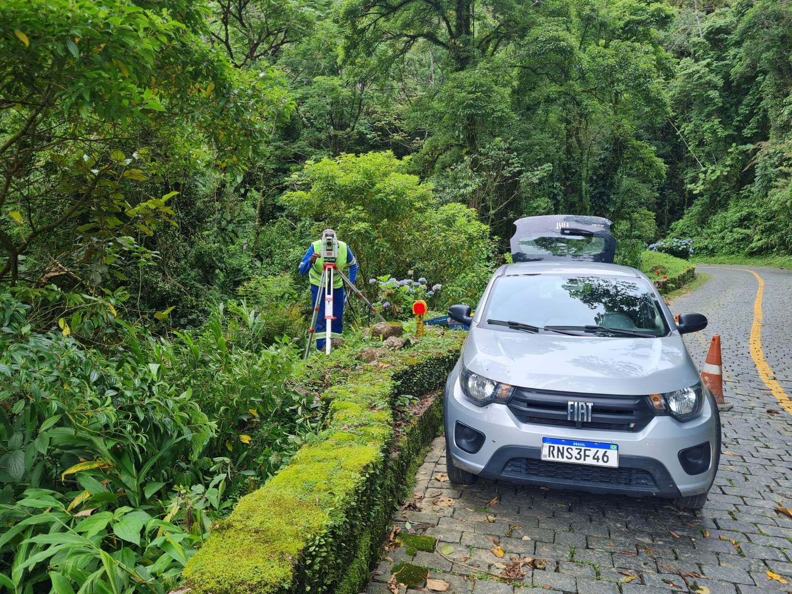 Topografia no km 11 da Estrada da Graciosa
