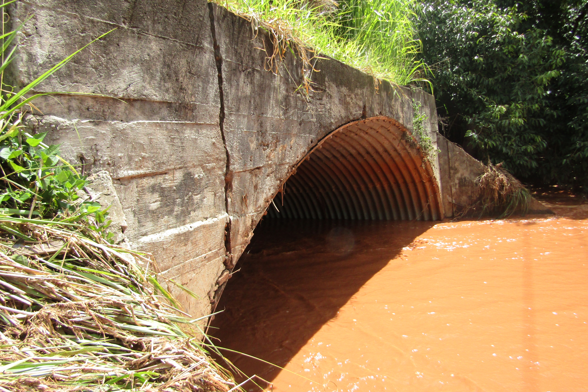 Galeria Ribeirão Tamanduateí PR-576 no limite entre Santa Isabel do Ivaí e Santa Cruz de Monte Castelo