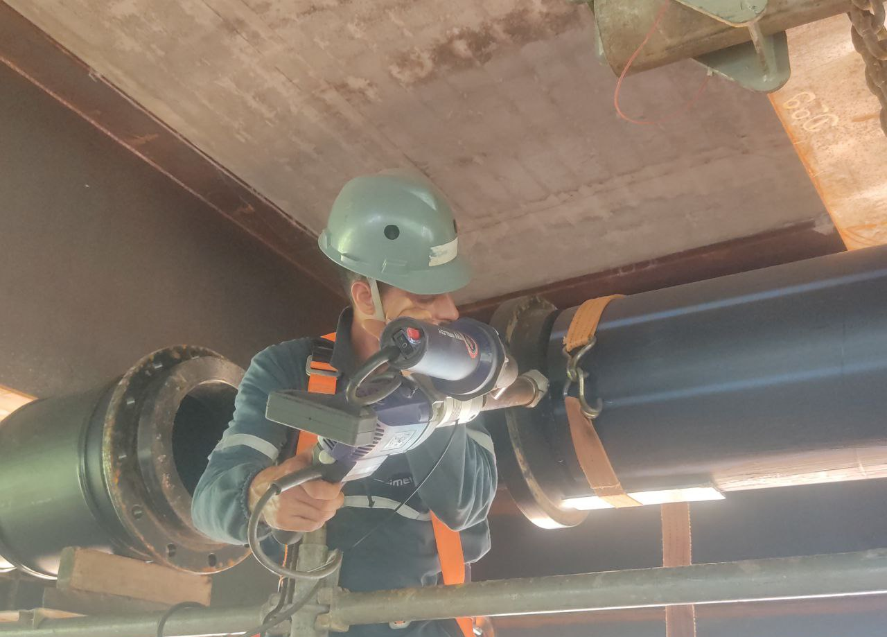 União dos tubos PEAD que compõem o sistema de drenagem da Ponte