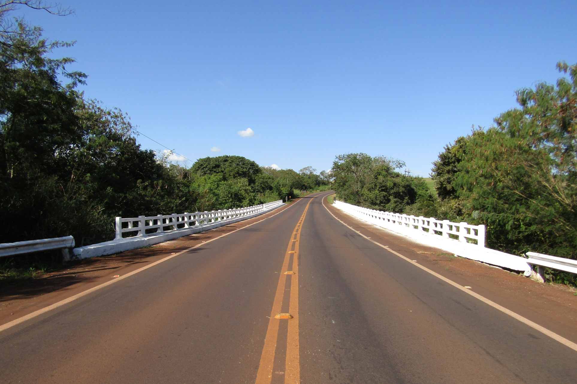 Ponte Rio Verde PR-239 no limite entre Assis Chateaubriand e Jesuítas