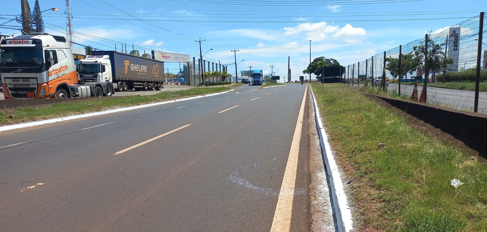 Limpeza e pintura de meio fio