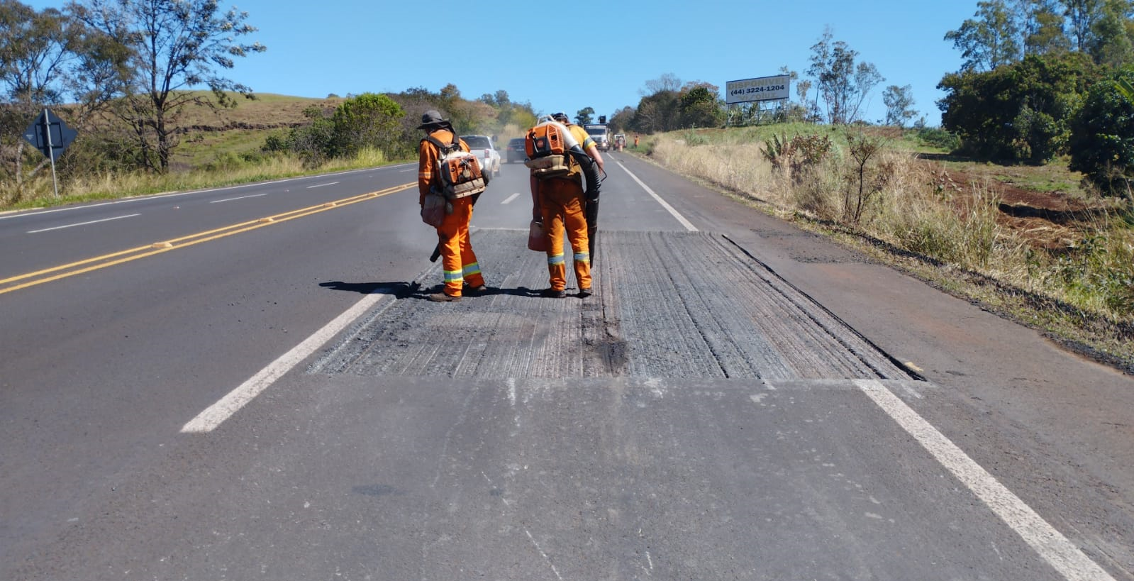 PR-444 km 28+201 Remendo - Limpeza após fresagem