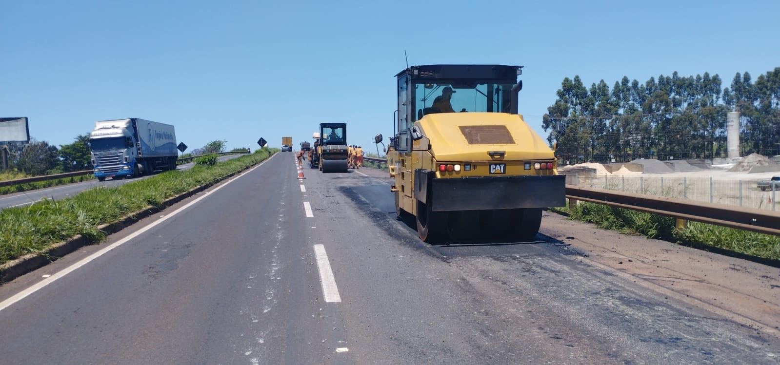 Km 190+480 P.2 L.D Aplicação e compactação Remendos Superficiais