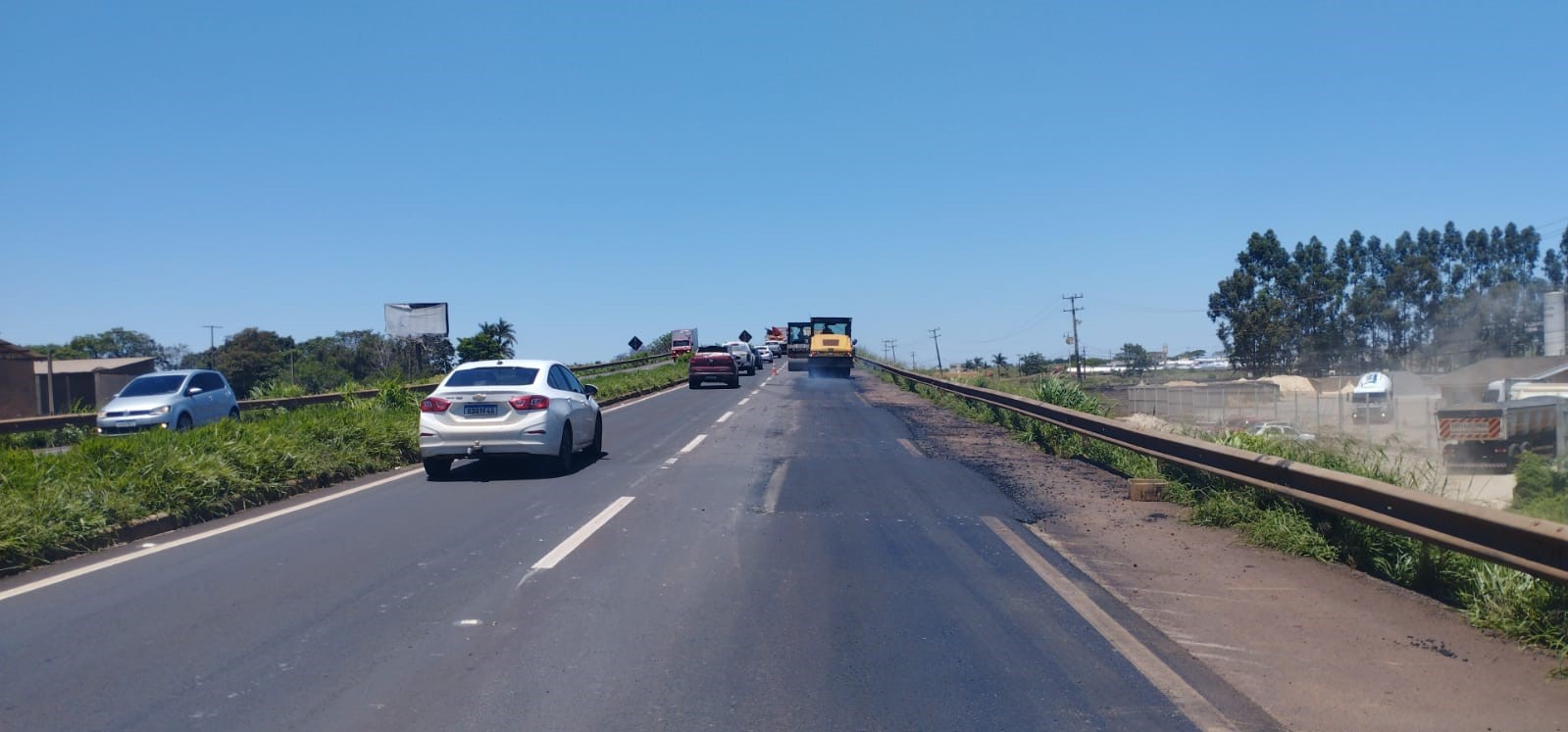 Km 190+480 P.2 L.D Após compactação Remendos Superficiais