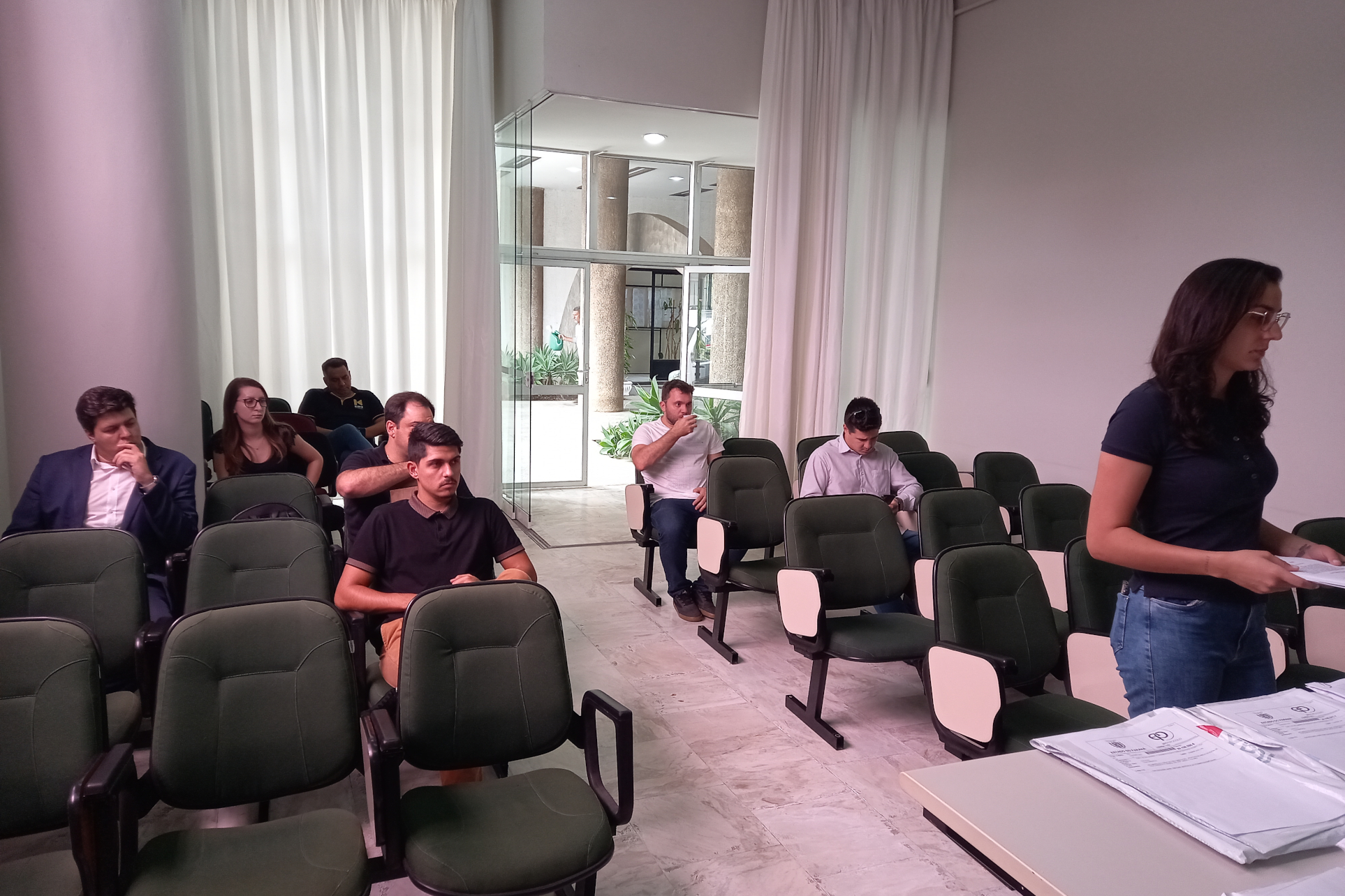 Sessão de abertura de envelopes no DER/PR