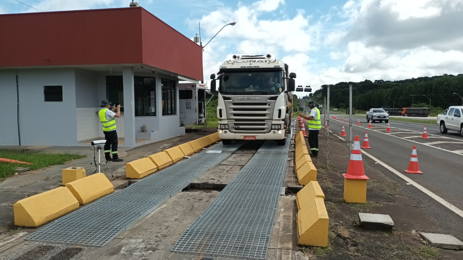 Balanças rodoviárias na PR-151 em Piraí do Sul