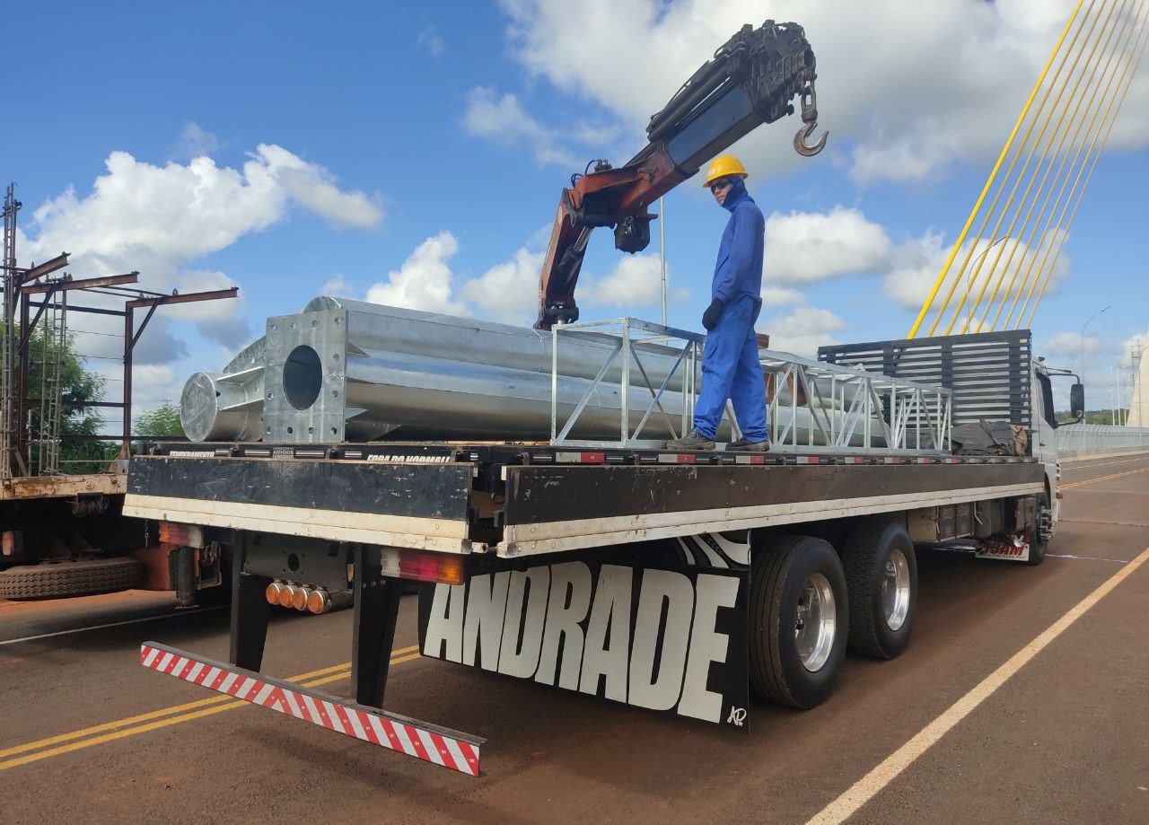 Ponte - Chegada do pórtico e semi-pórtico pertencentes a Sinalização Vertical da Ponte