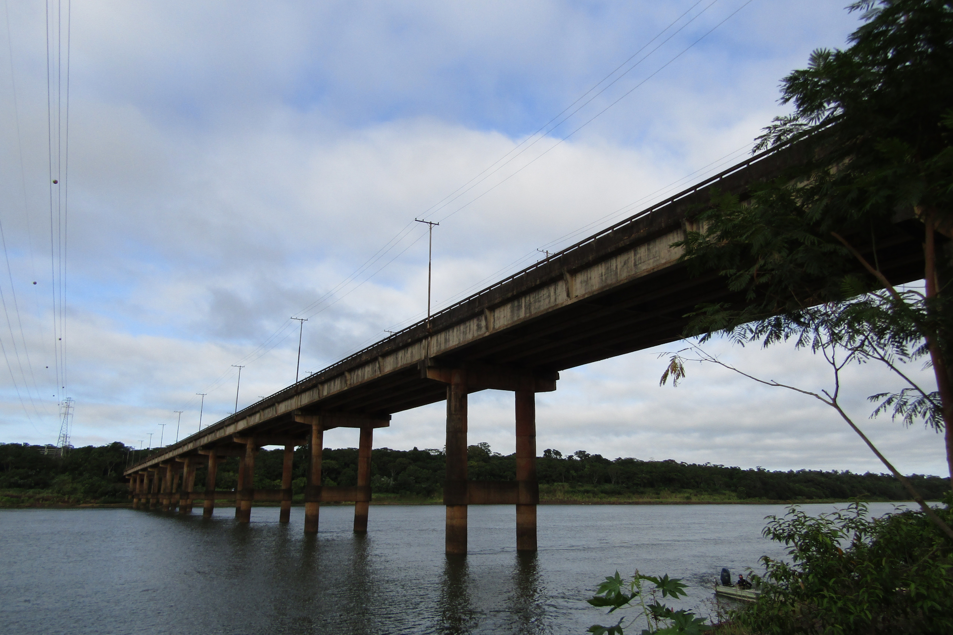 Ponte Rio Paranapanema em Diamante do Norte, na divisa com São Paulo (PR-182)