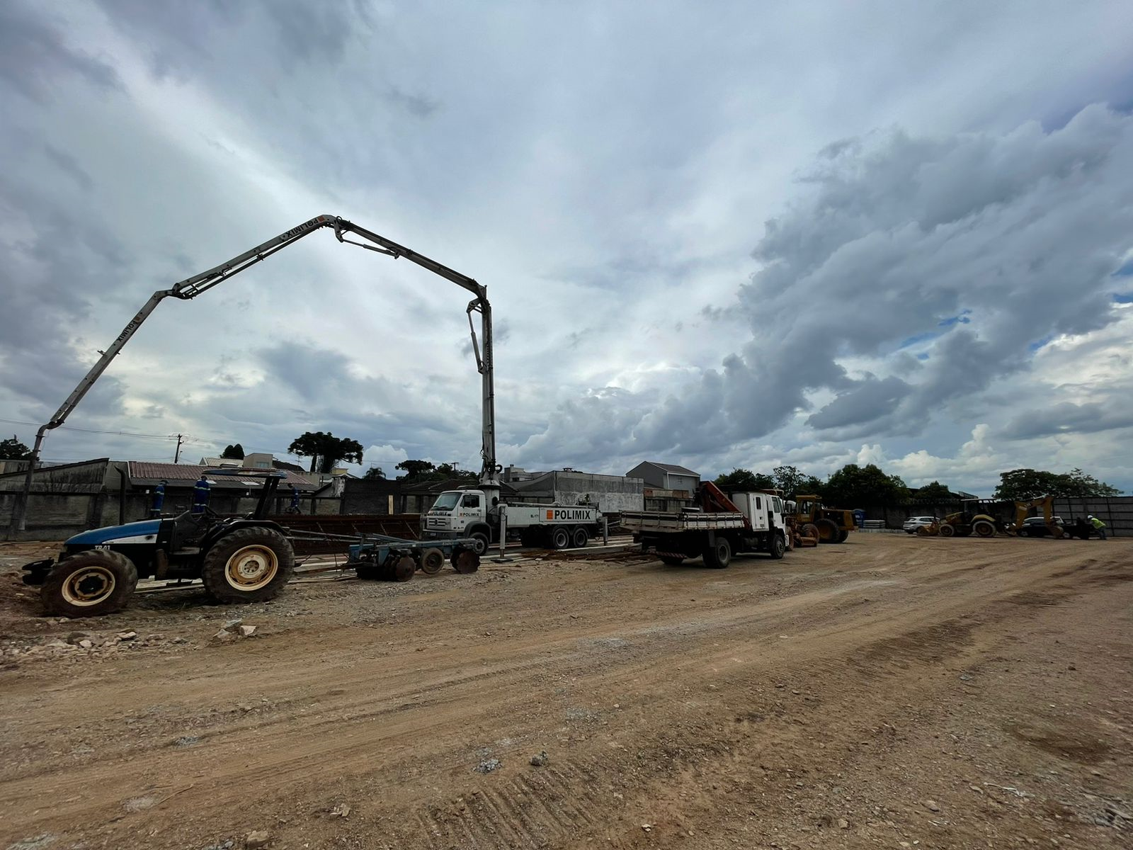 Canteiro de obras do novo viaduto da BR-376 em São José dos Pinhais