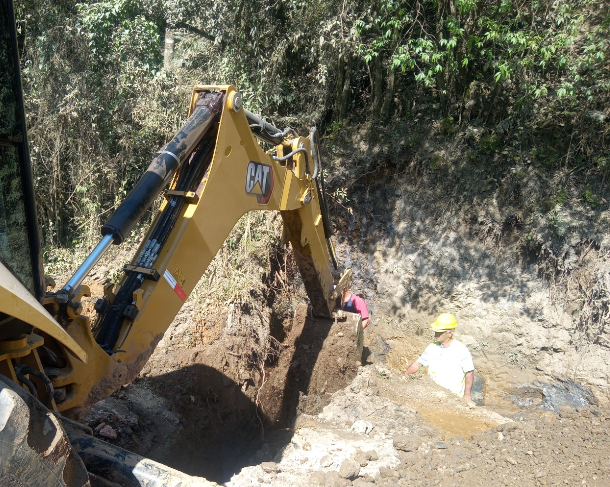 Conservação de via não pavimentada na área 03 da Superintendência Regional Leste do DER/PR