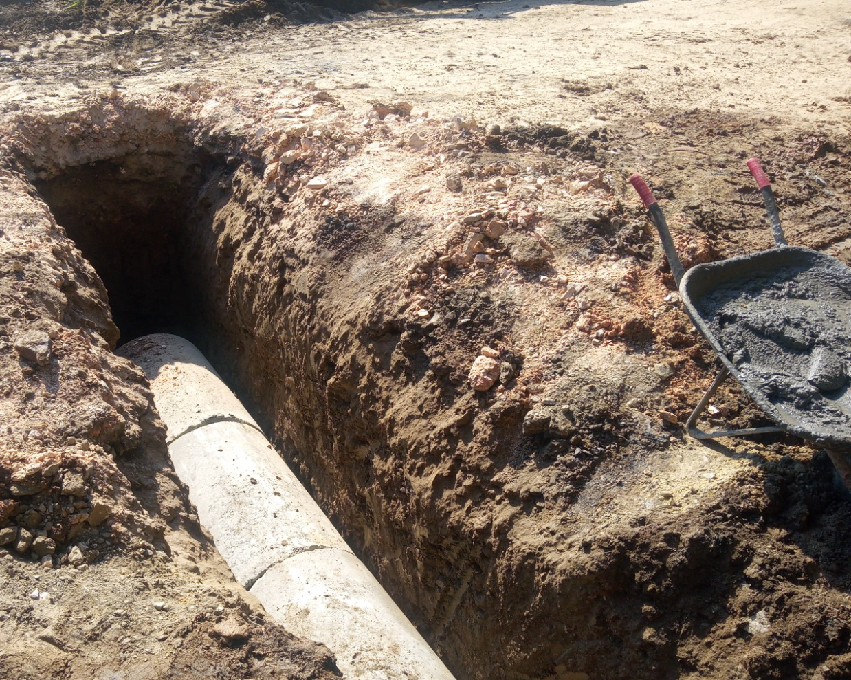 Conservação de via não pavimentada na área 03 da Superintendência Regional Leste do DER/PR