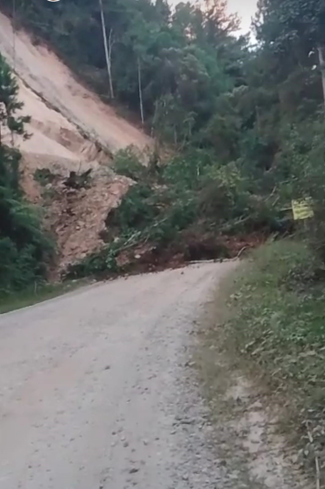 Queda de barreira no km 137 da PR-092