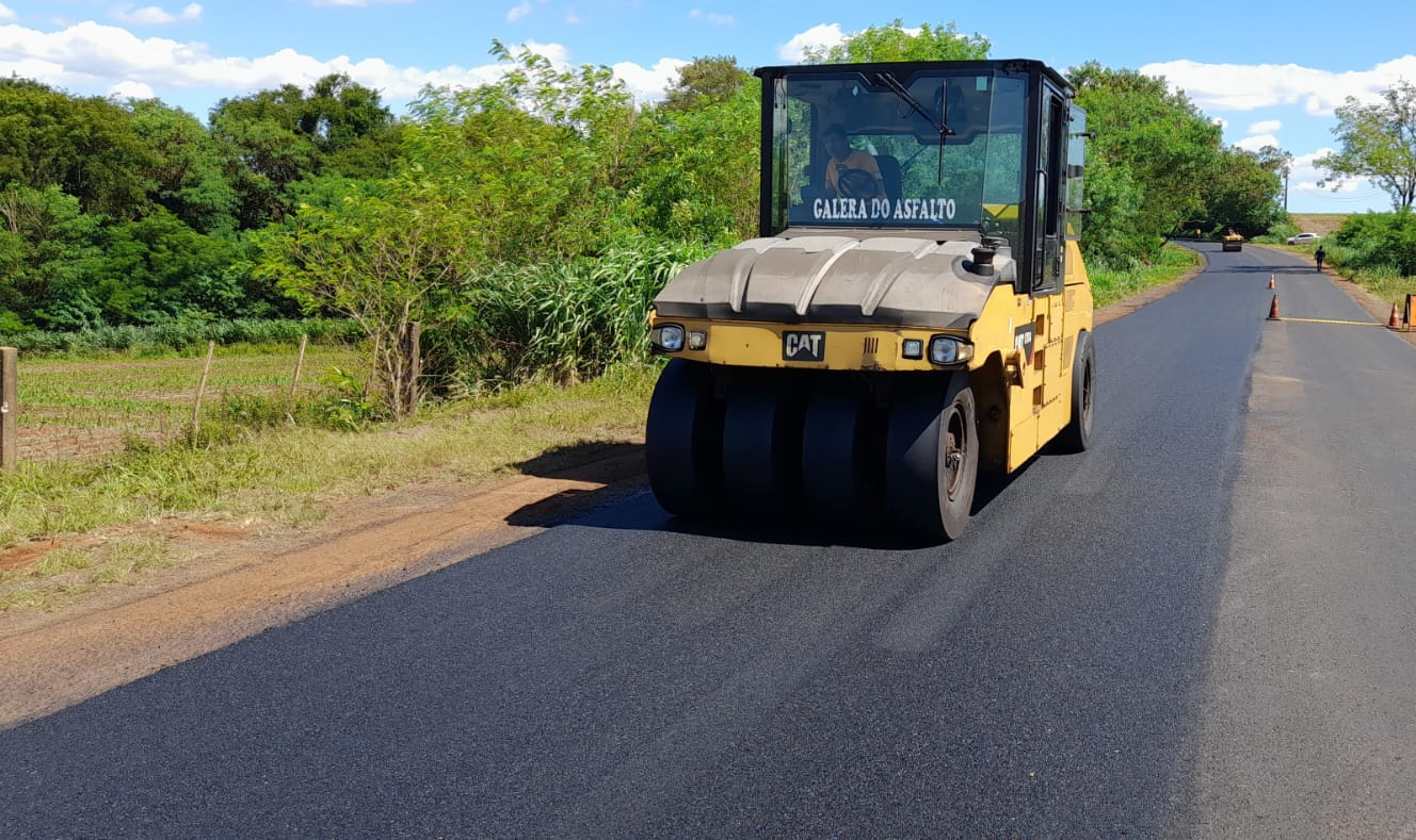 Serviços de conservação na PR-497 entre Missal e São Miguel do Iguaçu