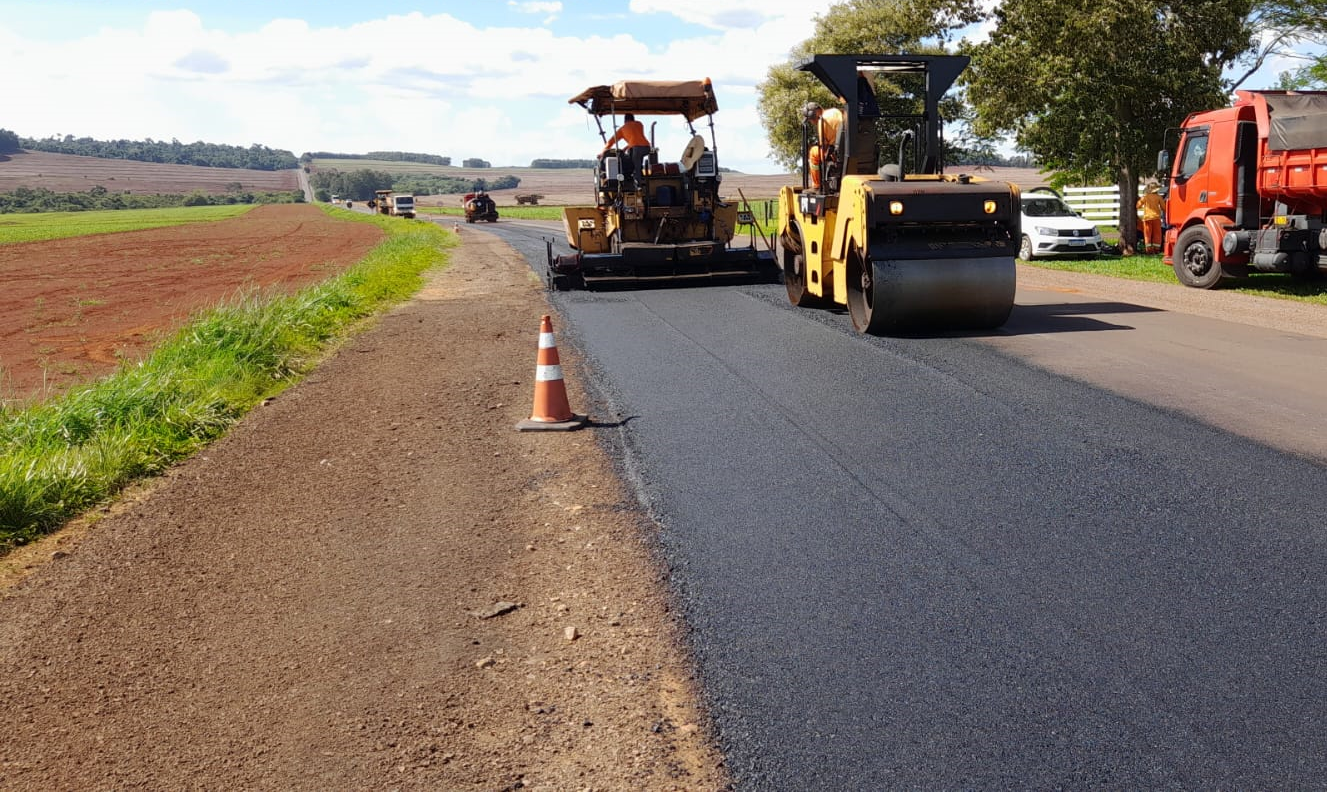 Serviços de conservação na PR-497 entre Missal e São Miguel do Iguaçu