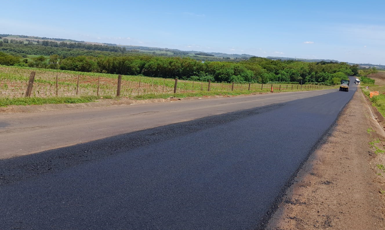 Serviços de conservação na PR-497 entre Missal e São Miguel do Iguaçu