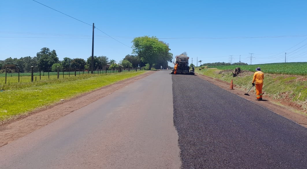 Serviços de conservação na PR-497 entre Missal e São Miguel do Iguaçu