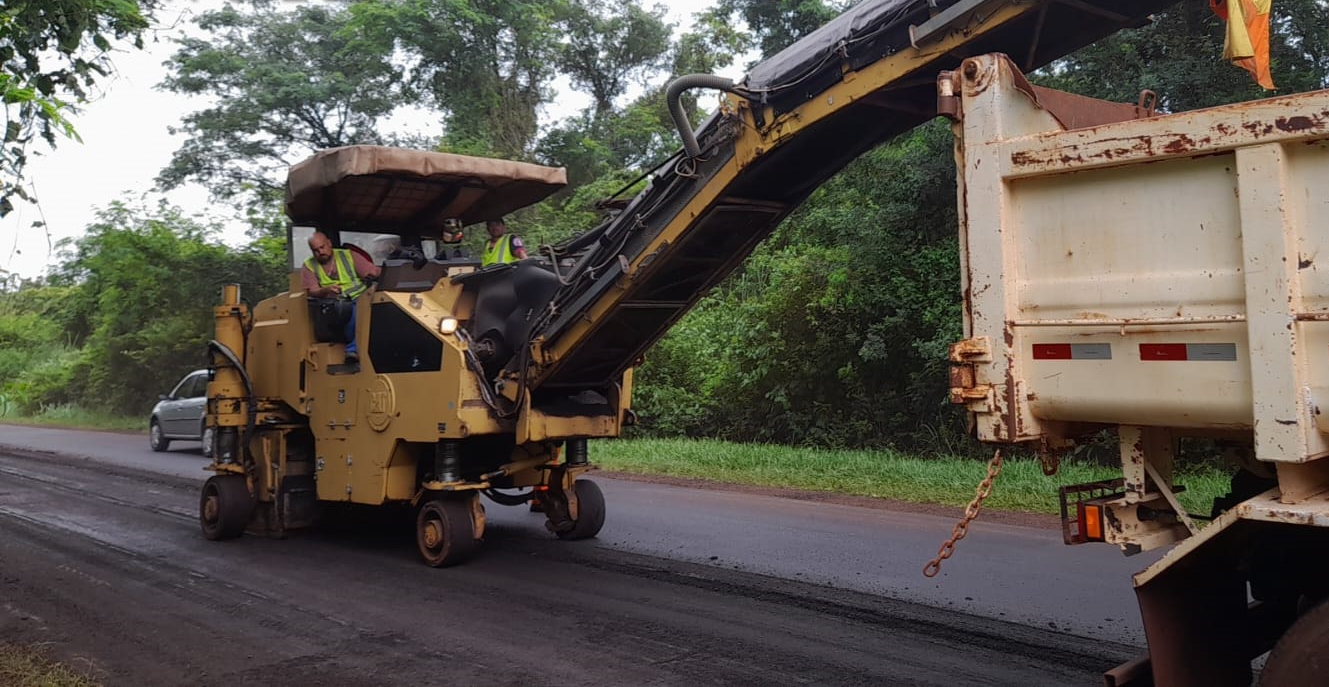 Serviços de conservação na PR-497 entre Missal e São Miguel do Iguaçu
