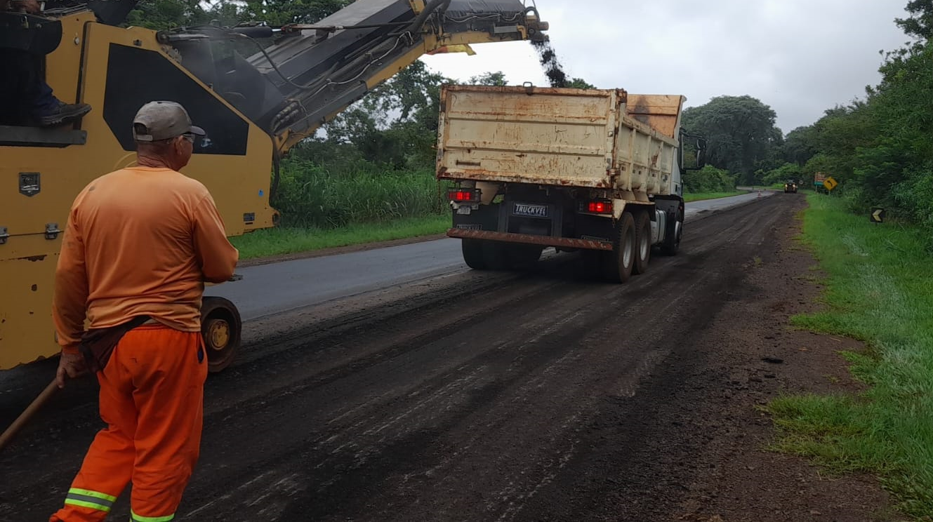Serviços de conservação na PR-497 entre Missal e São Miguel do Iguaçu