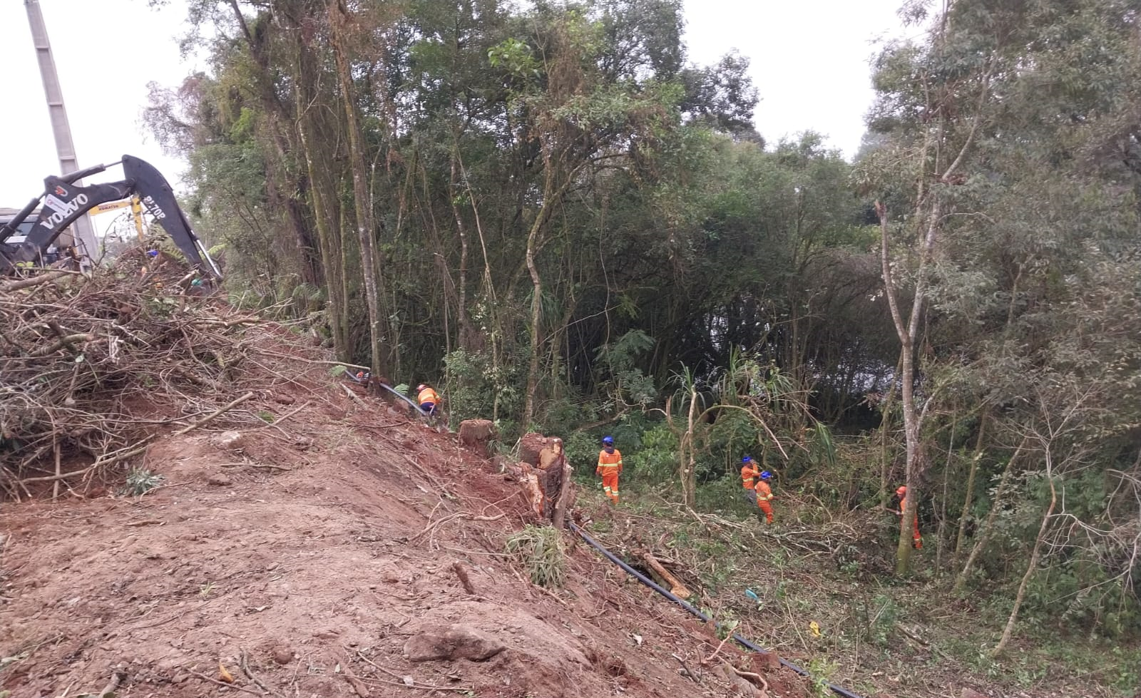 Obra de correção de taludes em União da Vitória