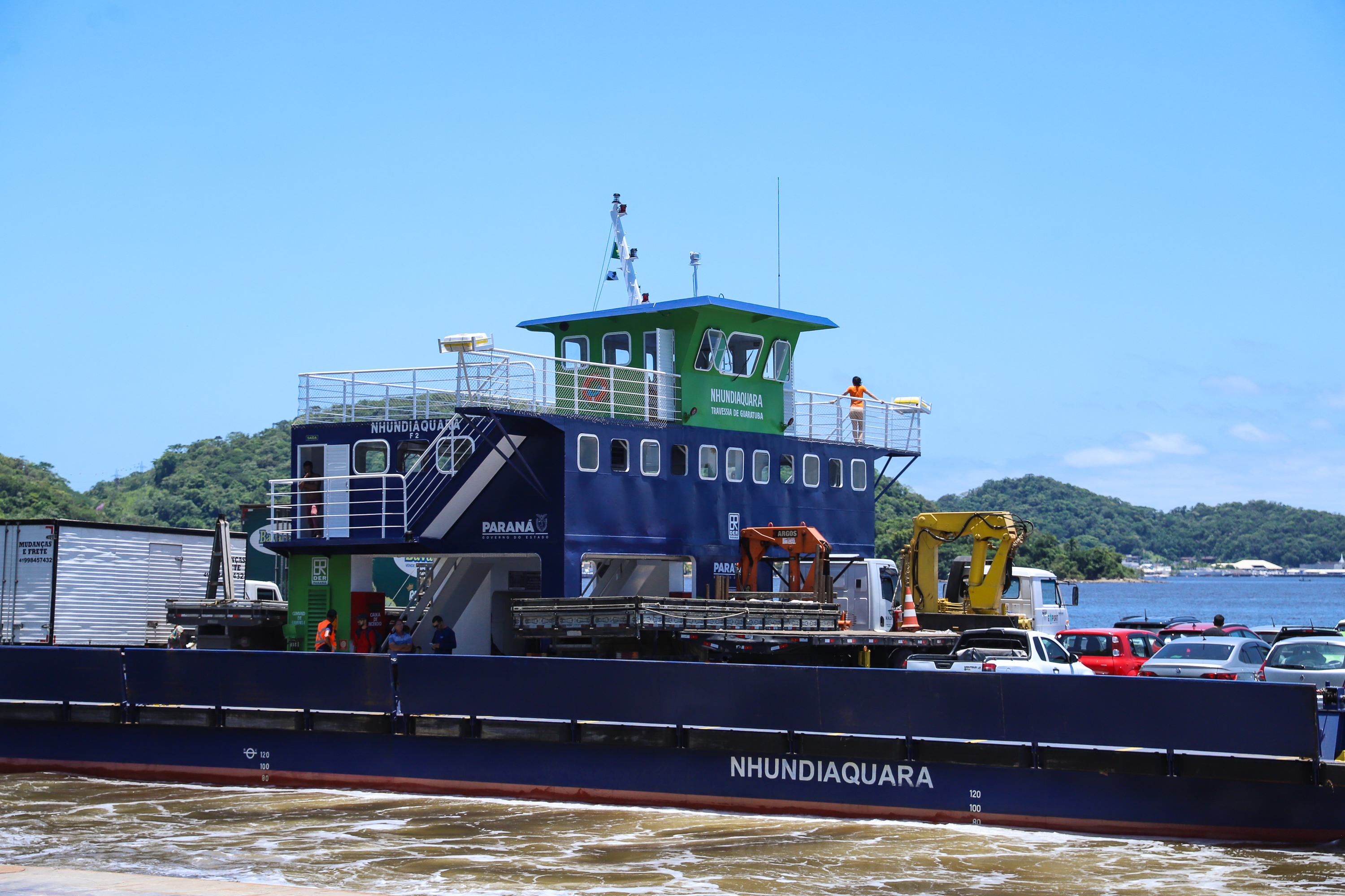 Ferry boat de Guaratuba em operação