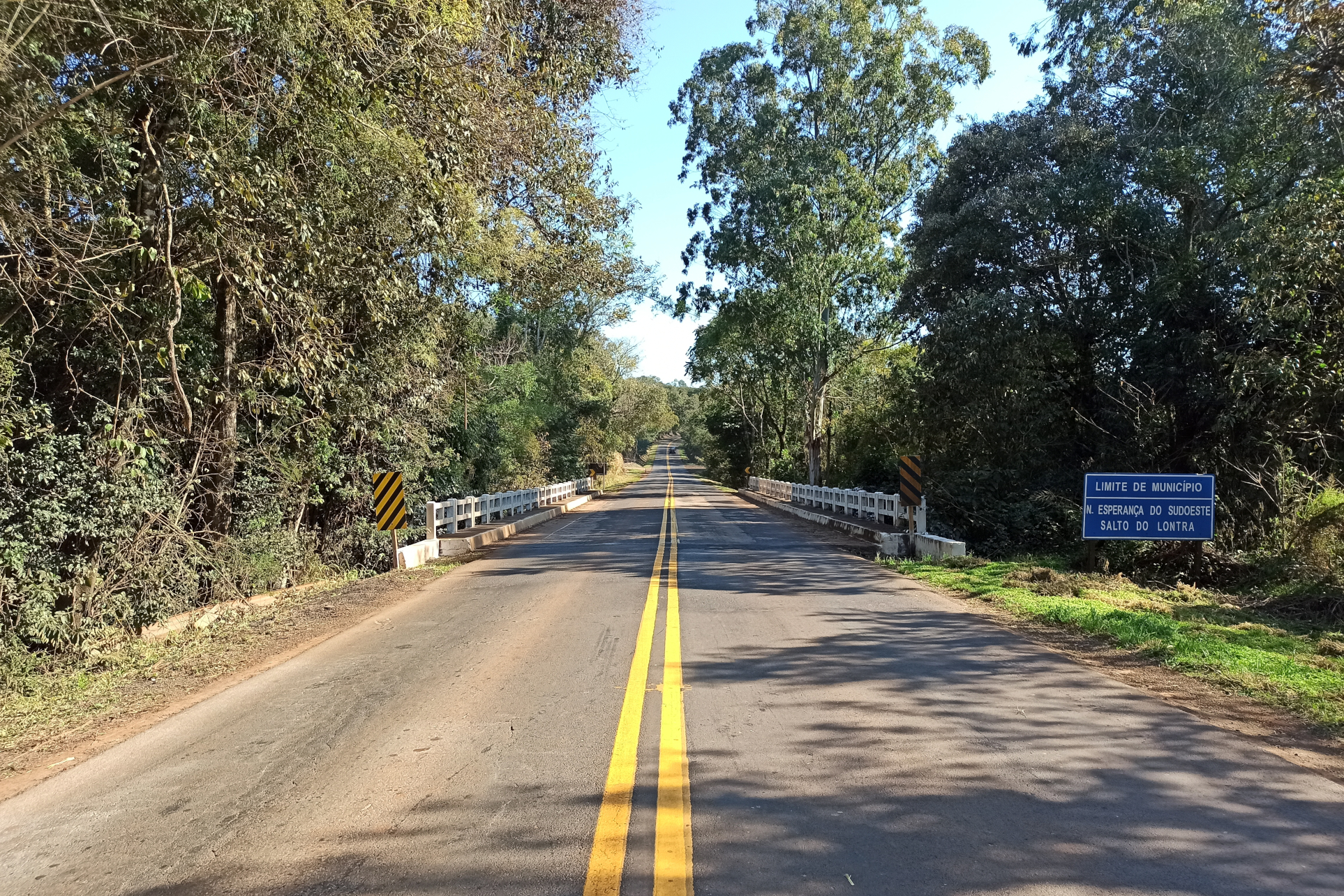 Ponte Rio Mombuco PR-281 no limite entre Salto do Lontra e Nova Esperança do Sudoeste