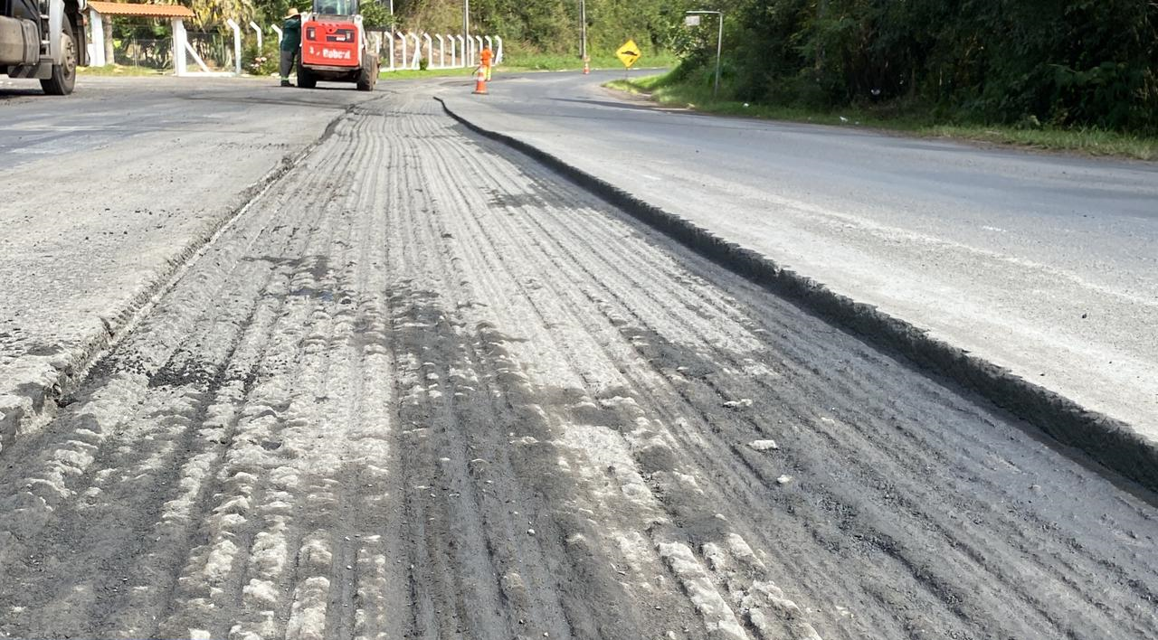 Fresagem do pavimento danificado