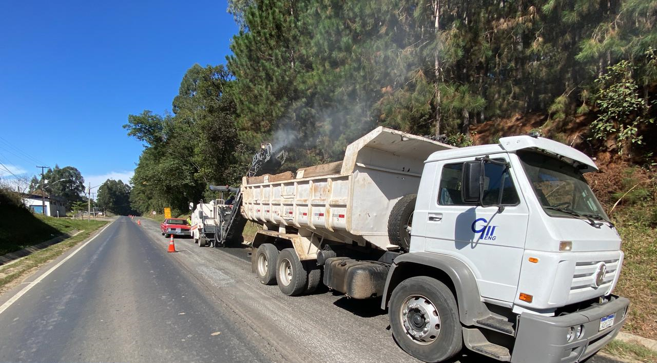 Fresagem do pavimento danificado