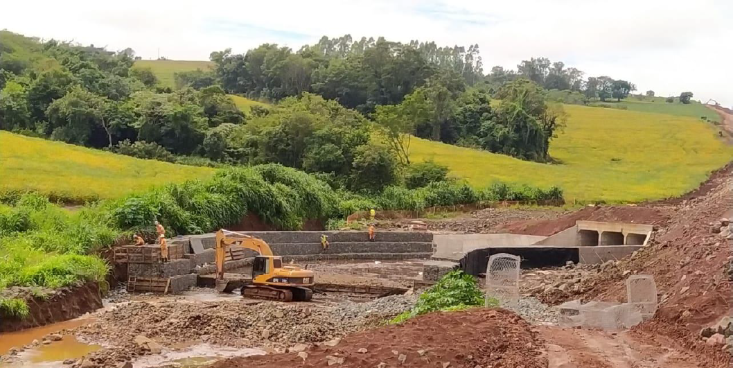 Contorno de Jandaia do Sul - drenagem canal de escoamento em gabião