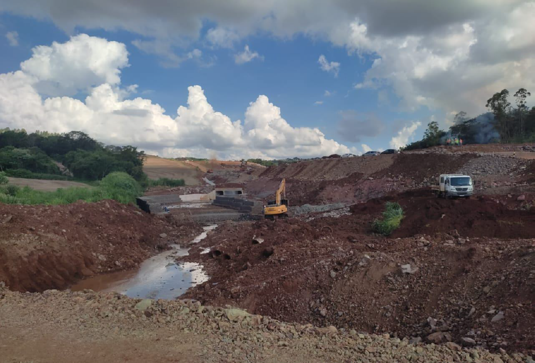 Contorno de Jandaia do Sul - drenagem - galeria e canal de escoamento em gabião