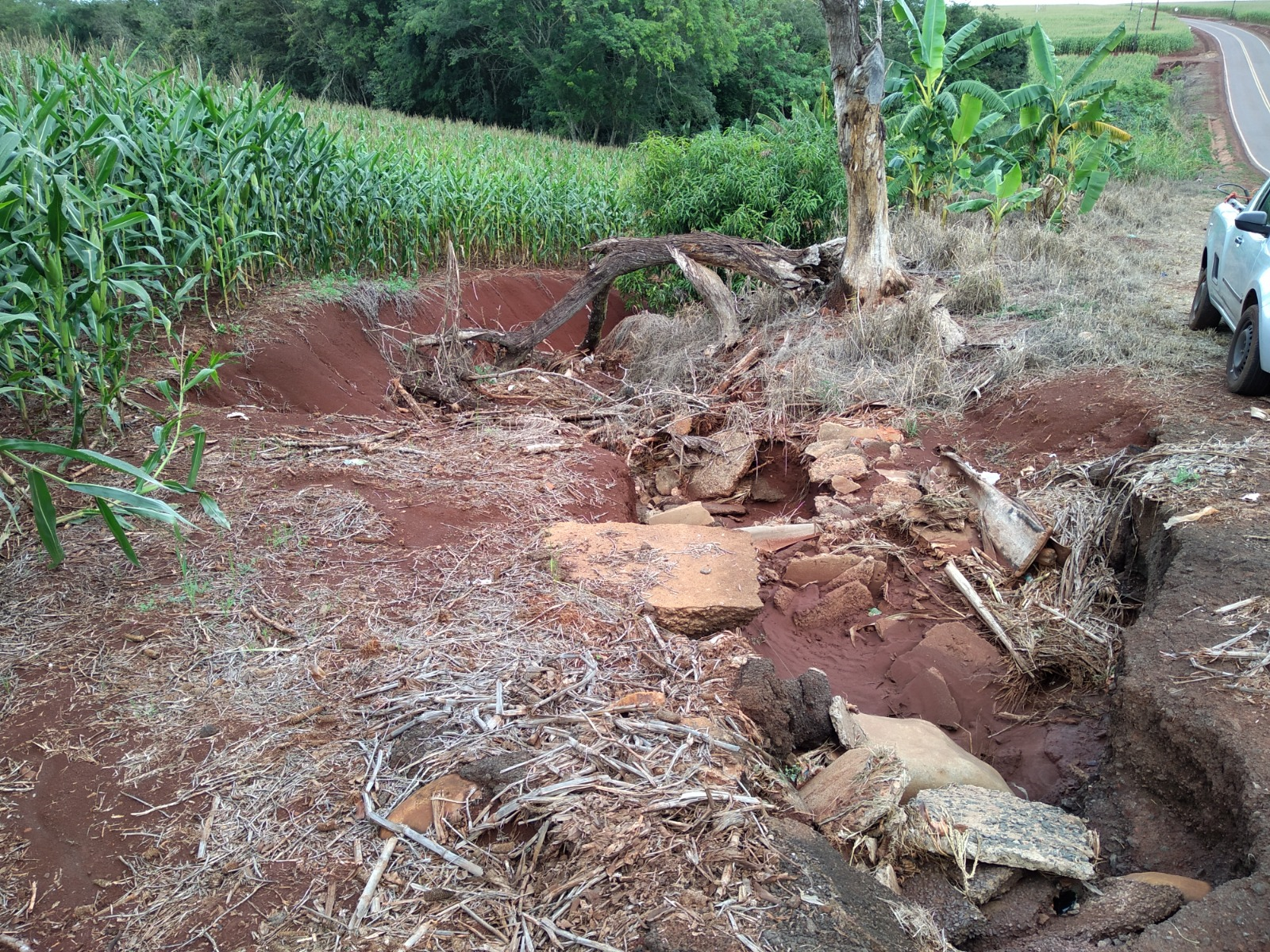 PR-551 em Doutor Camargo - erosão km 22,52