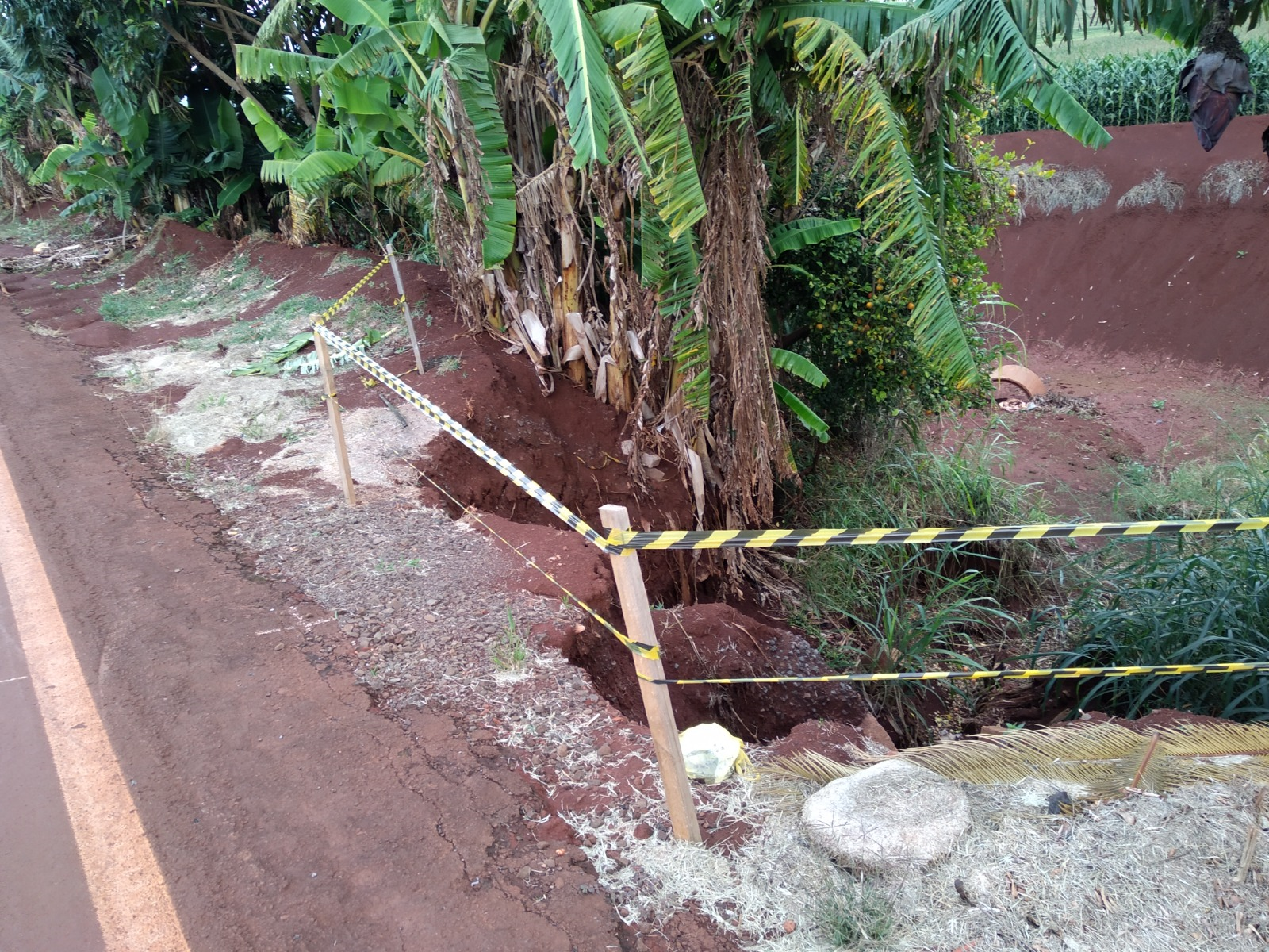 PR-551 em Doutor Camargo - erosão km 23,90