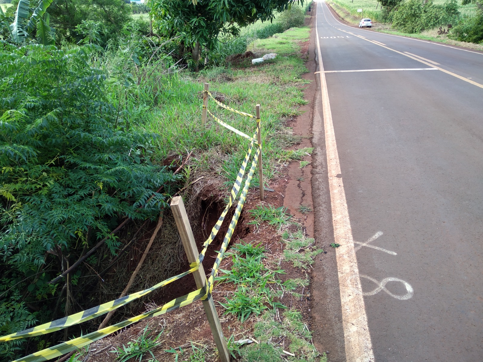 PR-551 em Doutor Camargo - erosão km 24,63
