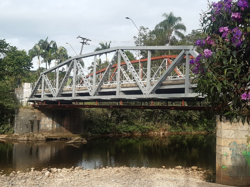 Ponte sobre o Rio Nhundiaquara em obras