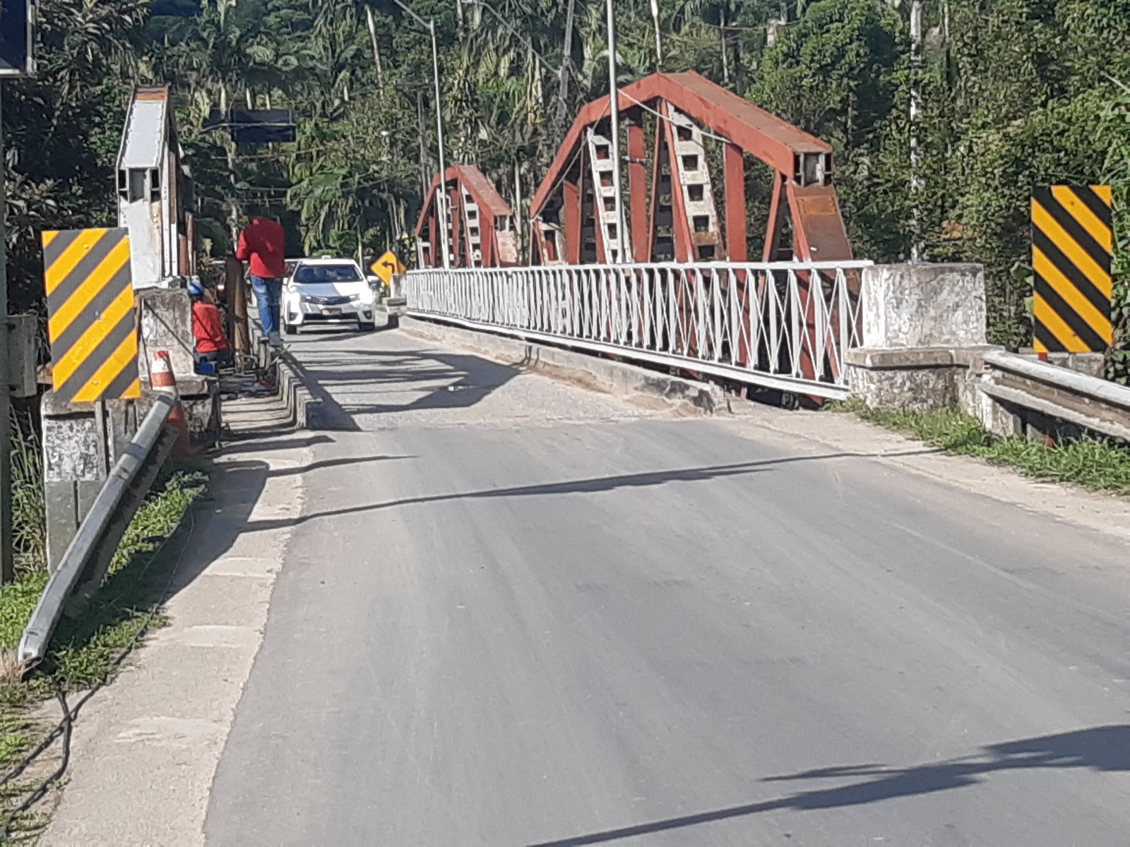 Ponte sobre o Rio Nhundiaquara em obras