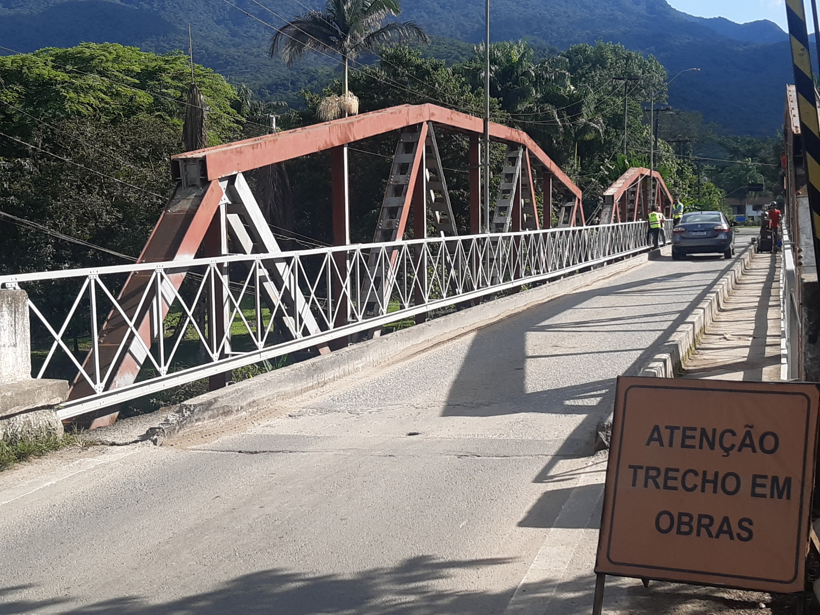 Ponte sobre o Rio Nhundiaquara em obras